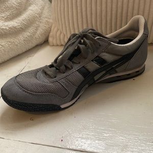 Onitsuka Tiger Ultimate 81 Sneakers. Charcoal/Black. Women’s 7.5